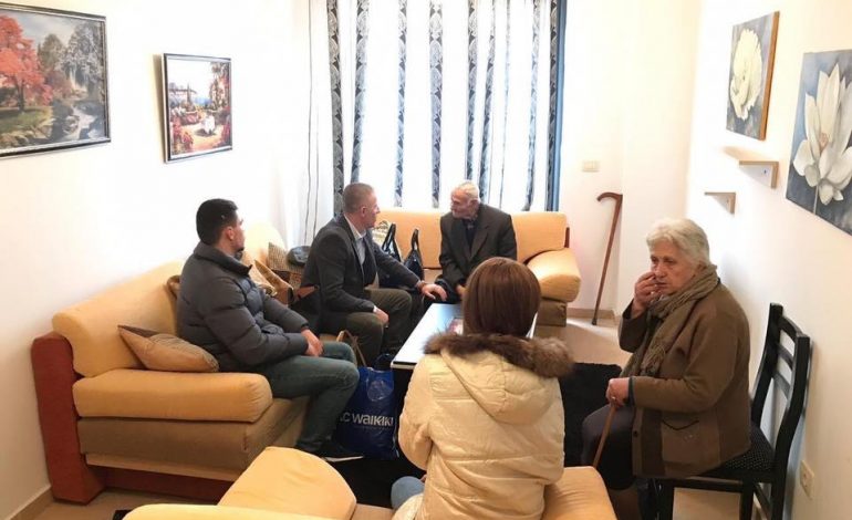 PROJEKTI I UNAZËS SË RE/ Mbërrijnë në Shkozë familjet e para. Veliaj: Koha që njerëzit të bëjnë llogarite e tyre, jo të SHQUP-it
