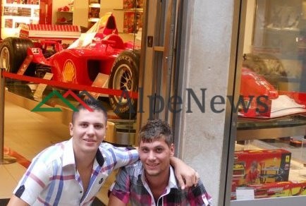 “AUTOMATIK, PISTOLETË DHE DOREZË GRUSHTI”/ Kush janë dy të “FORTËT” e arrestuar sot në Durrës (FOTO)