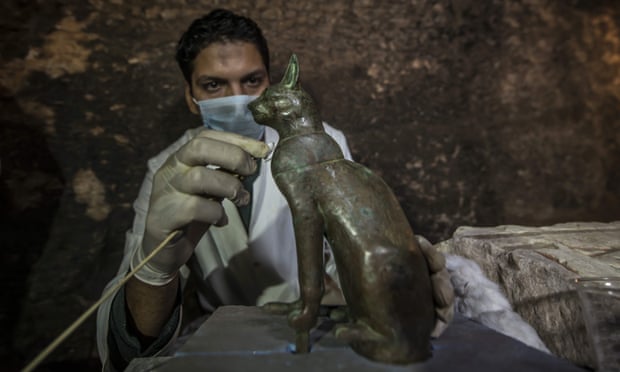 Dhjetëra mumie macesh gjenden në varre 6,000 vjeçare në Egjipt