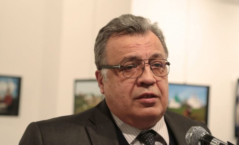 TENSIONET DIPLOMATIKE/ Turqia, akuza ndaj 28 vetëve për vrasjen e ambasadorit RUS