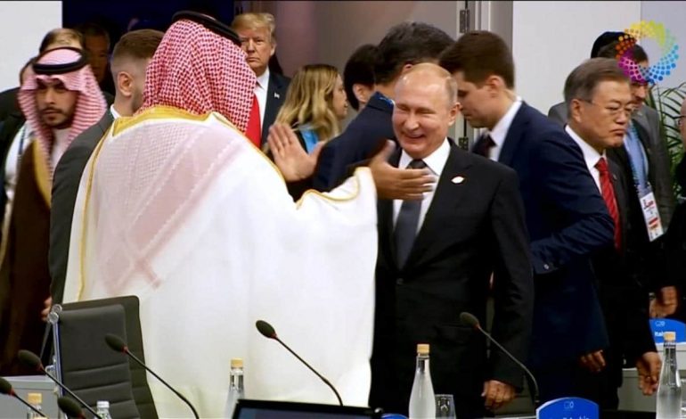 BËHET VIRALE NË RRJET/ Putin dhe Princi saudit dhurojnë “show” në G20