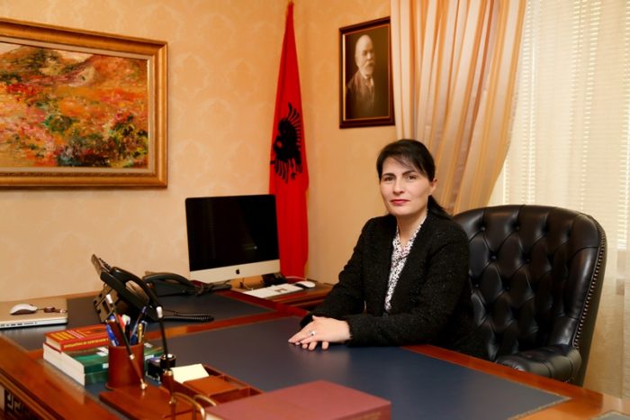 BUXHETI/ Kryeprokurorja kërkon 197 punonjës shtesë. Fino: Absurde