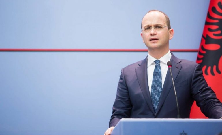 Ditmir Bushati, MESAZH Athinës: Tolerancën tonë nuk ka pse e merr askush për DOBËSI
