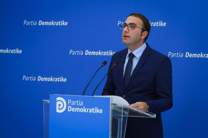“REVOLUCIONI|” I GAZMEND BARDHIT/ Nga “humbi maloku Berisha” tek sekretar i përgjithshëm