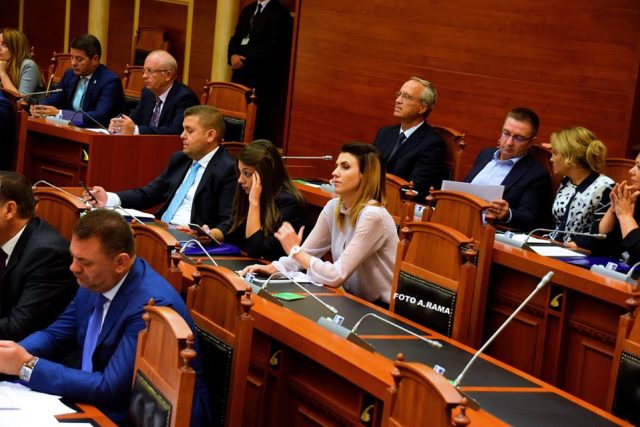 DEPUTETET E “REJA” POR TË “FORTA” TË LSI/ Si po e ashpërsojnë gjuhën me deklaratat dhe… (FOTO)