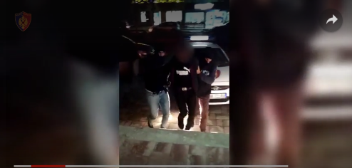 E FUNDIT/ Kapen tre “TË FORTË” në Tiranë, dy vëllezër. Gjatë kontrollit iu gjetën… (EMRAT+VIDEO)
