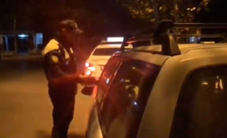 “KONTROLLET VIJOJNË”/ Policia kap të dehurit në timon dhe u bën thirrje qytetarëve: Mos abuzoni, mos… (VIDEO)