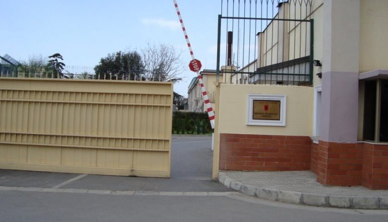 SHISH THIRRJE PËR AGJENTË TË RINJ/ Këto janë kriteret që duhet të plotësoni