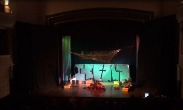 “Dogfall" në teatrin "Migjeni"/ Shfaqja mbi transformimin e qenies njerëzore (VIDEO)