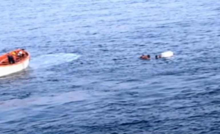 “PO MBYTET PESHKAREXHA , NA NDIHMONI”/ Detaje e REJA: Si u shpëtuan peshkatarët 3 orë pas telefonatës alarmues