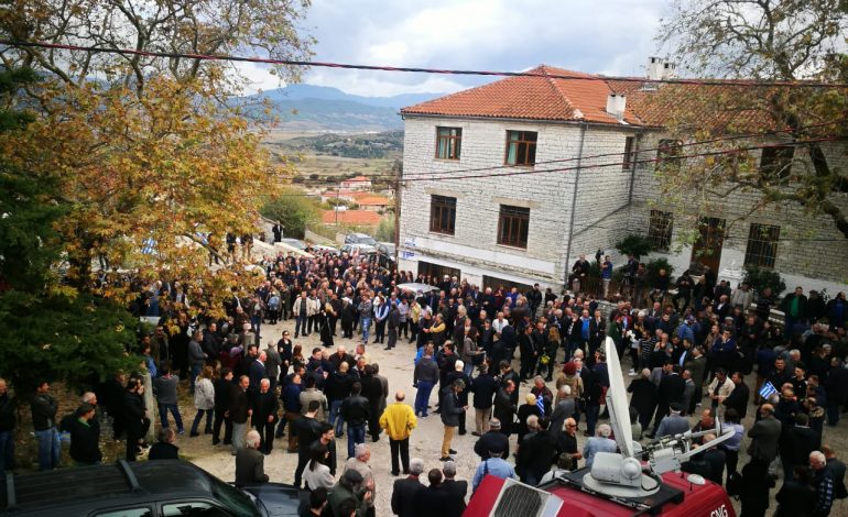 “ZJARR QENVE SHQIPTAR”/ Funerali i Kacifas kthehet demonstrim urrejtje kundër shqiptarëve (VIDEO)