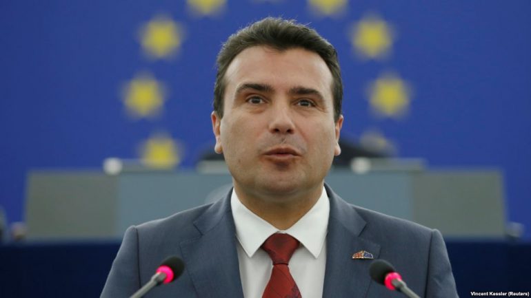 VMRO-DPMNE akuzon kryeministrin Zaev: Flirton me manjatët rusë