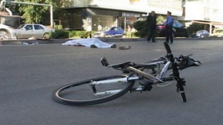 AKSIDENTI ME NJË TË VDEKUR NË SHKODËR/ Makina përplas biçikletën, ndërron jetë drejtuesi (EMRI+FOTO)