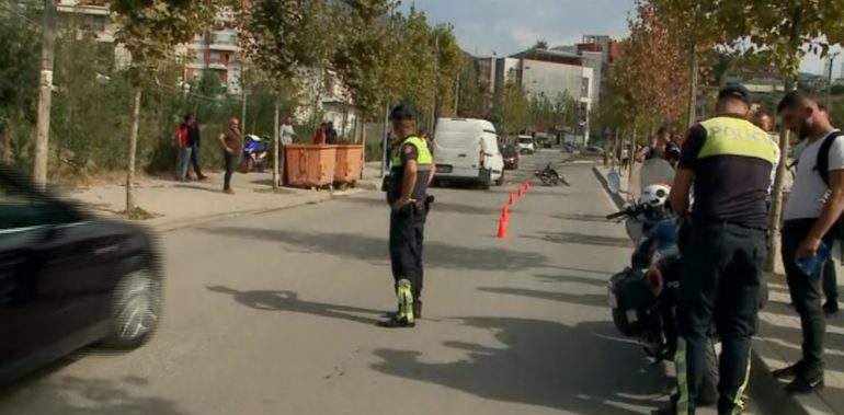 AKSIDENT NË CËRRIK/ Makina PËRPLAS 6 vjeçarin. Burri nga Gramshi ishte duke…