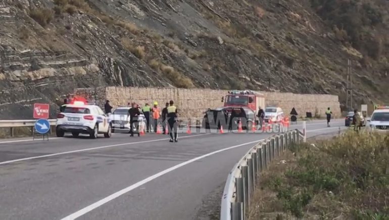 AKSIDENTI I RËNDË NË RRUGËN E KOMBIT/ Shkon në 3 numri i të vdekurve, 2 të plagosur rëndë