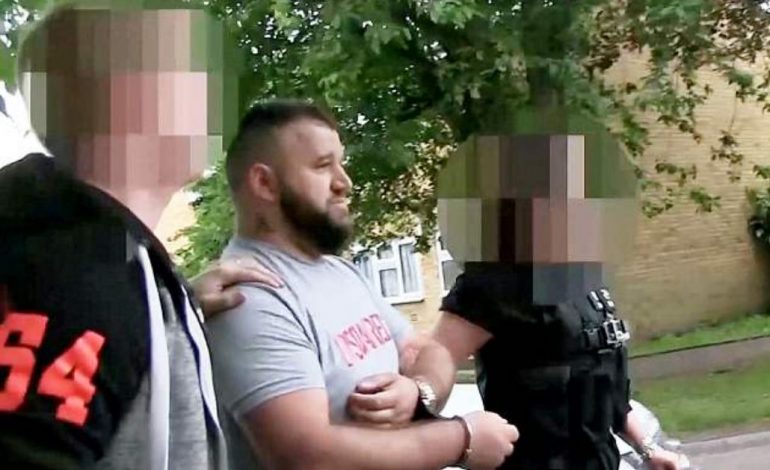 KLANDESTINË DREJT ANGLISË/ Banda shqiptare në GJYQ, kush është “KOKA”. Ja sa paguhej (EMRI)