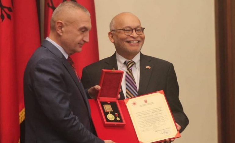 RRËFIMI I ALEKSANDËR ARVIZU/ Pse Berisha dhe PD prishen me të gjithë ambasadorët e SHBA
