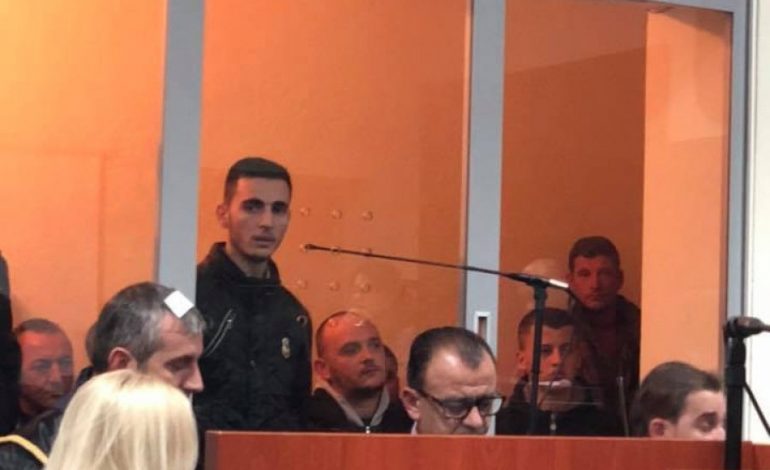 SEANCA NË GJYKATË / Prokurori: U gjetën kapsolla të paplasura e shkopinj druri, policja Nuka ndjeu erën e tymit në shpatull