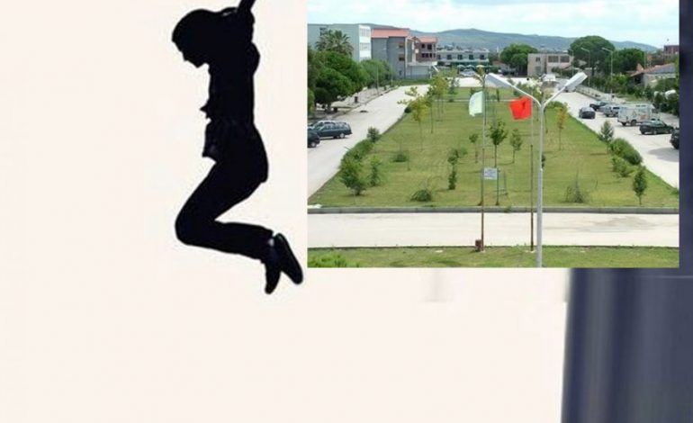 E RËNDË NË DIVJAKË/ Gruaja HIDHET nga kati i dytë dhe humb jetën. Dyshohet se…