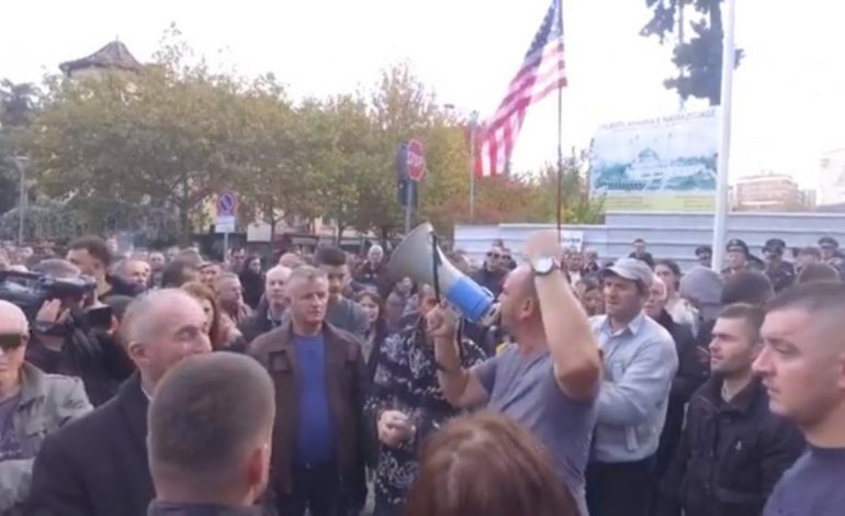 PROTESTA PARA KUVENDIT/ Prokuroria kërkon “BURG” për 6 nga të arrestuarit (EMRAT)