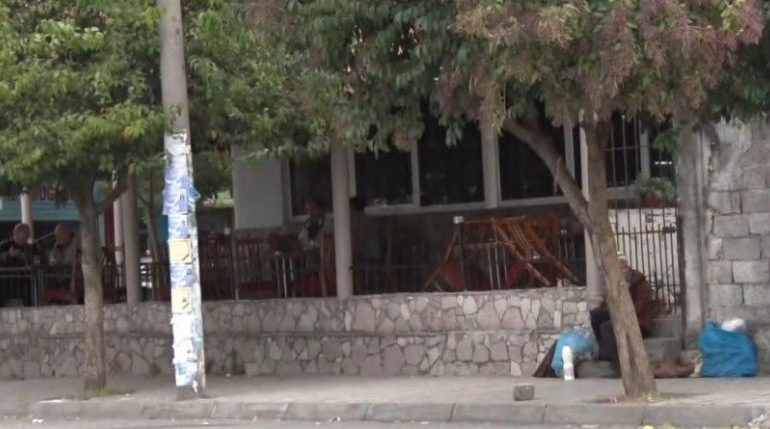 E PLAGOSËN RËNDË ME GRANATË/ Zbulohet e kaluara e errët e pronarit të lokalit në Elbasan