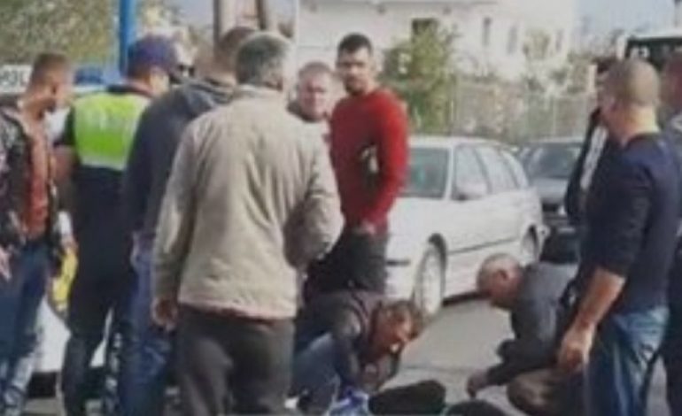 AKSIDENT I RËNDË/ Makinat e policisë PËRPLASEN me njëra tjetrën. Kalimtarja…