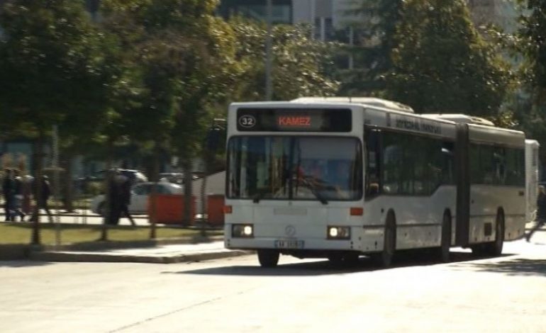 NDODH NË TIRANË/ Autobusi frenon “FORT”, plagosen dy pasagjerë