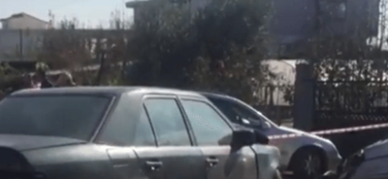 E RËNDË NË BERAT/ Tre makinat PËRPLASEN “kokë më kokë”, plagosen tre persona