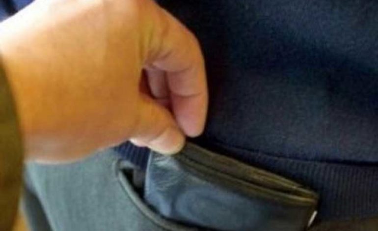 “SKIFTERI” NË AKSION/ Xhepisti ju vodhi portofolat dy pleqve, te i treti “ngeci”
