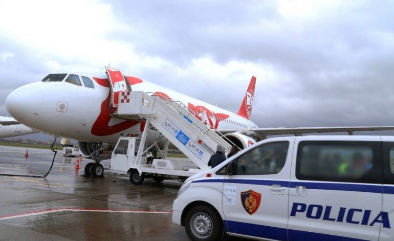 EKSTRADOHET DREJT ZVICRËS/ Kush është 31 vjeçari që PËRDHUNONTE minorenet