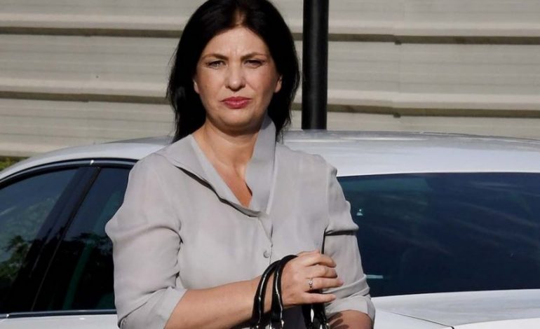 RRËFIMI/ Jozefina Topalli nuk e ndjek më parlamentin dhe vetëm këto 3 arsye mund ta rikthejnë në politikë
