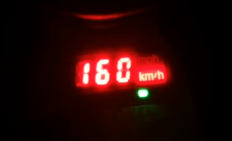 SHPEJTËSI E ÇMENDUR/ Deri në 181 km në orë, pezullohen 34 patenta (VIDEO)