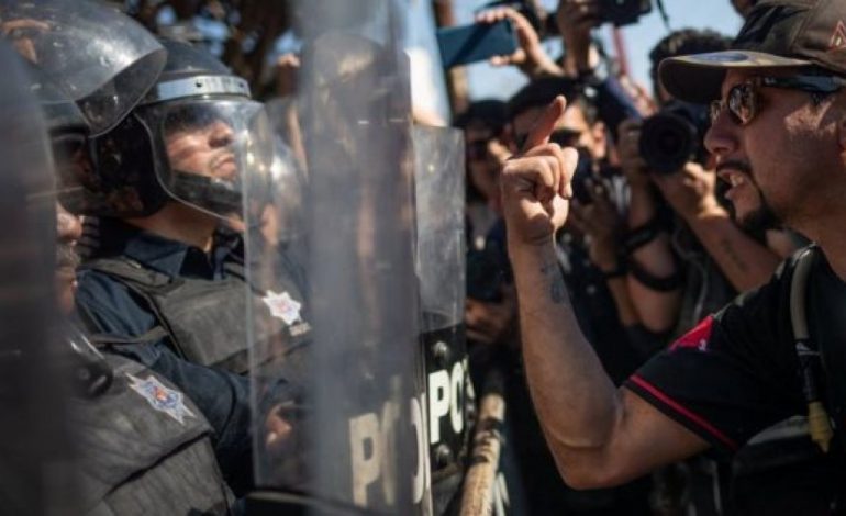 KRIZA E EMIIGRANTËVE/ Meksikë, shpërthejnë protestat për mijëra refugjatët që presin në kufi me SHBA-në