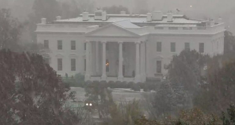 FATI I PRESIDENTIT/ Borë pas 20 vitesh në Washington, mbulohet Shtëpia e Bardhë