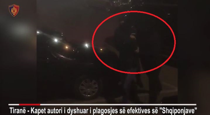 PLAGOSI EFEKTIVEN E POLICISË/ Momentet e shoqërimit të 18-vjeçarit (VIDEO)