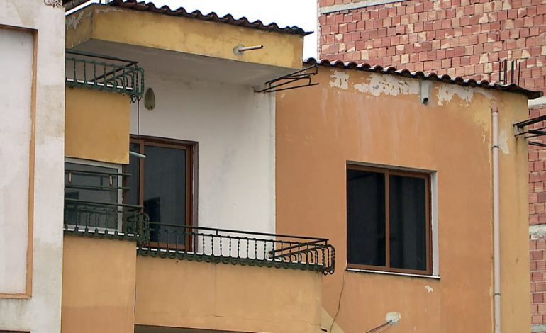 PLAGOSI EFEKTIVEN E POLICISË/ Në banesën e 18 vjeçarit Dobraj, e cila është me Hipotekë (VIDEO)