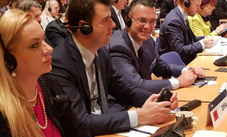 LULZIM BASHA NË ASAMBLENË POLITIKE TË PPE/ 4 Votat e PD shkuan për…