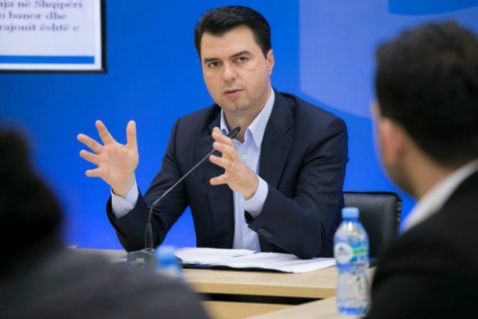 TAKIMET/ Basha: Rinia po emigron masivisht, vendi do marrë fund