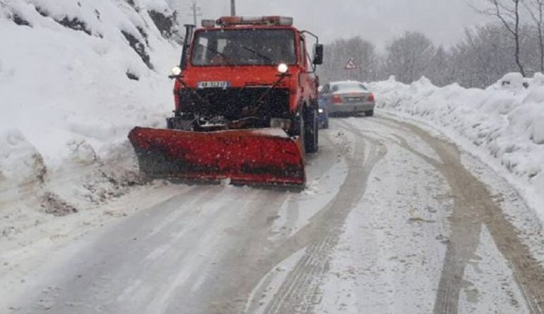 PËRKEQËSIMI I MOTIT/ Orteku i DËBORËS bllokon rrugën në Korçë. Kaos në rrugë