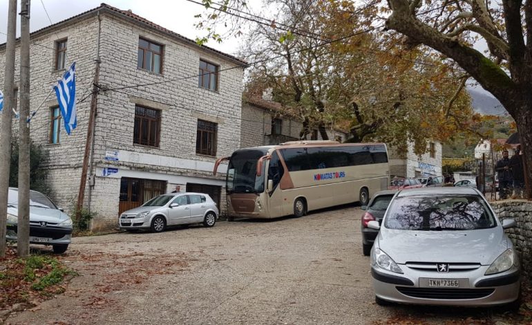 NË BULARAT MBËRRIJNË GREKËT/ Ministria e Punëve të Jashtme: Tregoni përmbajtje dhe respekt (VIDEO+FOTO)