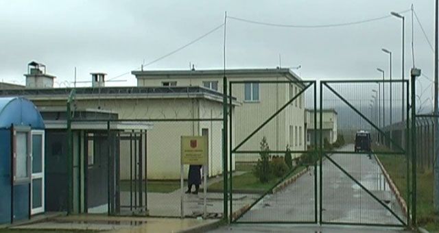 E FUNDIT/ Digjet mjeti i ish shefit të burgut. E kishte të parkuar në… (EMRI)