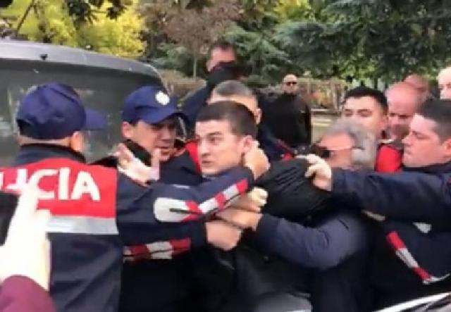 PLAGOSI EFEKTIVEN E POLICISË/ Sot pritet masa e sigurisë për 18-vjeçarin. Pranoi që…