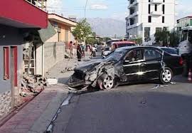 TRE AKSIDENTE NË TIRANË/ Një i vdekur dy të plagosur në një ditë