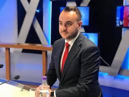 KËRKOI FALJE PËR LEGALIZIMET/ Rrjeti “sulmon” Klevis Balliun: Surrati yt… (FOTO)