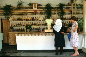 MARRËZIA E SISTEMIT/ Koha kur Shqipëria komuniste nuk kishte bukë për vete por kërkonte të shiste prodhimet e brendshme në 194 vende