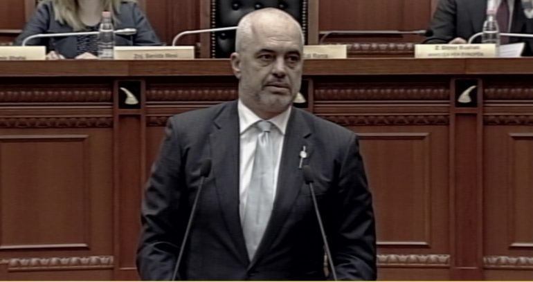“UNAZA E RE”/ Rama i prerë: Zaptues profesionistë, Opozita udhëheq protestën më të turpshme