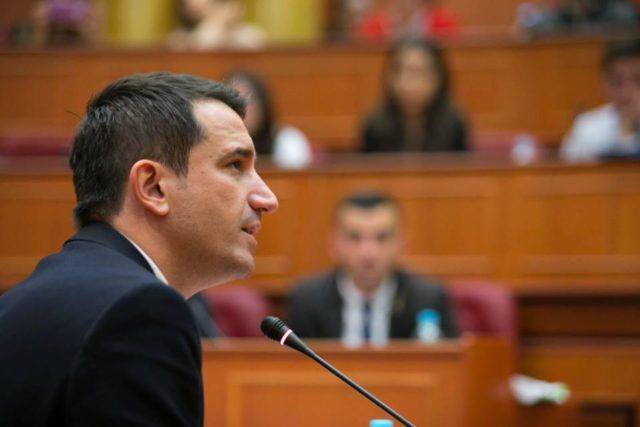 “UNAZA E RE”/ Veliaj i përgjigjet protestuesve: S’ka shans! Nuk mbetemi në epokën e gurit!