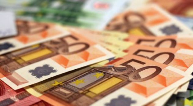 VALUTA/ Euro arrin nivelin më të ulët në 6 muaj, ja sa lekë shkon ekuilibri i ri