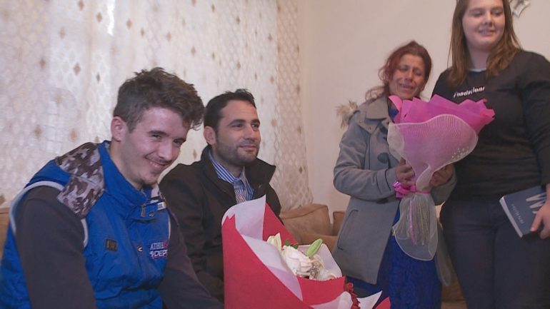NDRYSHON JETA E FAMILJES MERA/ Djali: Njerëzit na përqeshnin, tani jam i lumtur! (VIDEO)