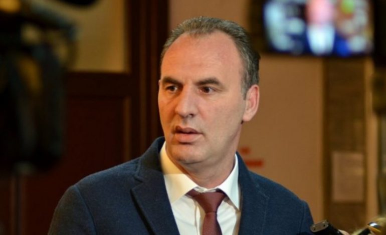 TAKSA 100% SERBISË/ Limaj paralajmëron një masë tjetër ndaj Serbisë